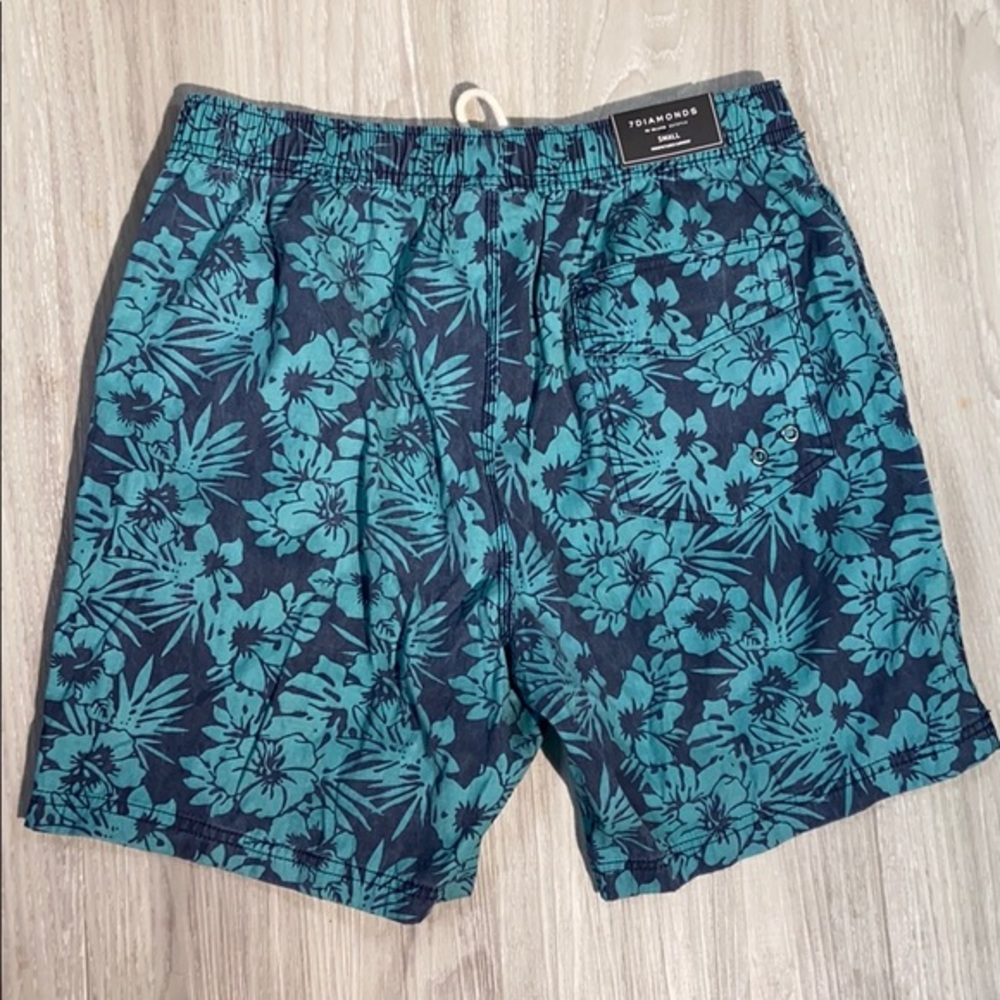 7 Diamonds pull on casual Hawaiian print shorts - Picture 3 of 5